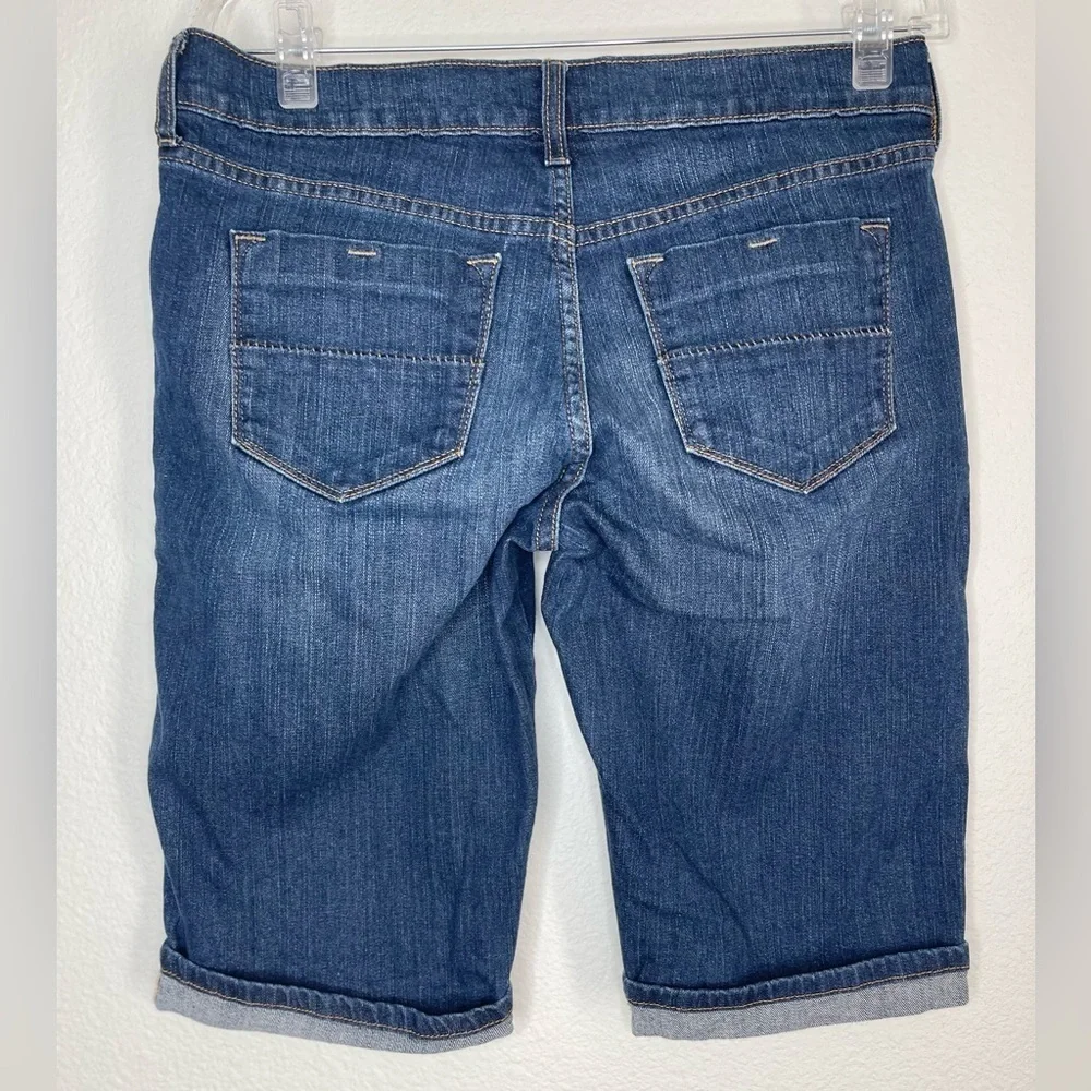 Old Navy Blue Jean Denim Bermuda Shorts with Cuffed Hem Size 4 Summer - Picture 8 of 10